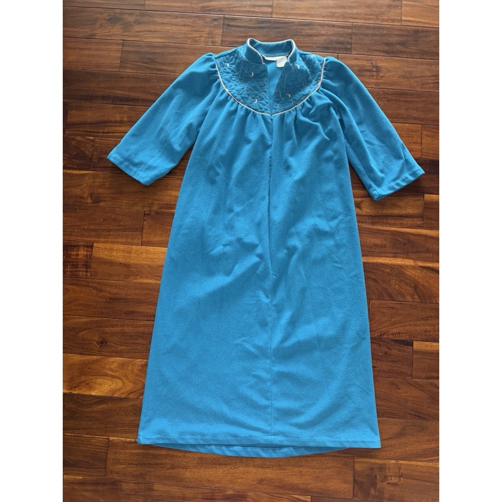 Vintage  Appel  Quilted Ladies Nightgown W Pockets